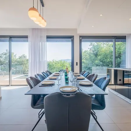 Architect-designed House Heated Pool And Sea View *