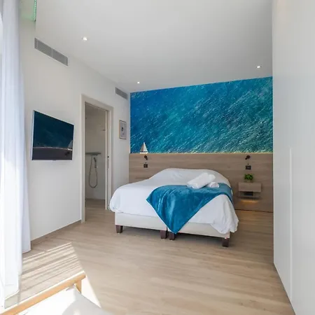Architect-designed House Heated Pool And Sea View