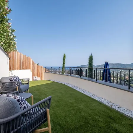 Architect-designed House Heated Pool And Sea View *