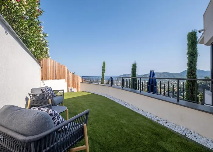 Architect-designed House Heated Pool And Sea View Mandelieu