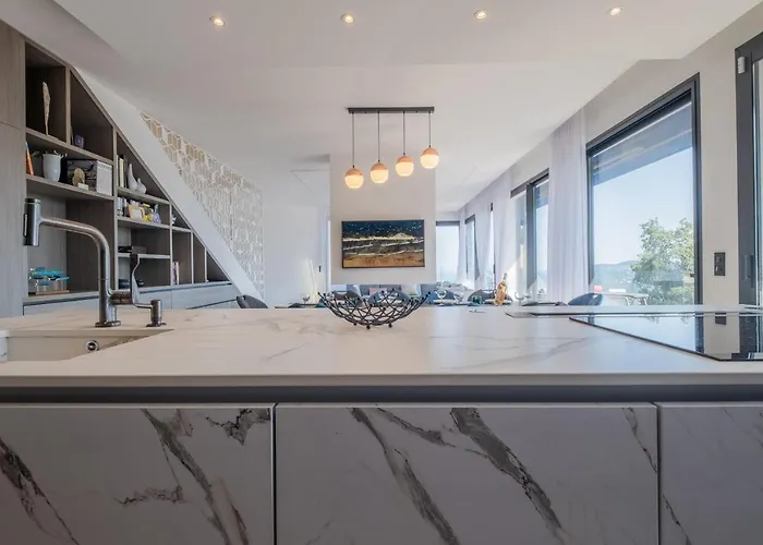 Architect-designed House Heated Pool And Sea View Villa *