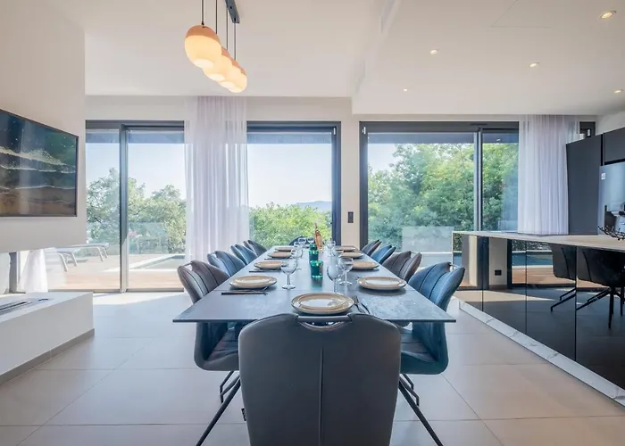 Architect-designed House Heated Pool And Sea View *