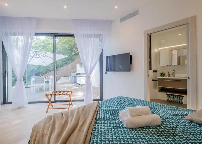 빌라 Architect-designed House Heated Pool And Sea View 망들리유 라 나플