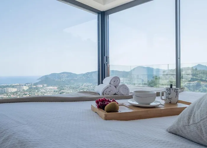 Architect-designed House Heated Pool And Sea View * 망들리유 라 나플