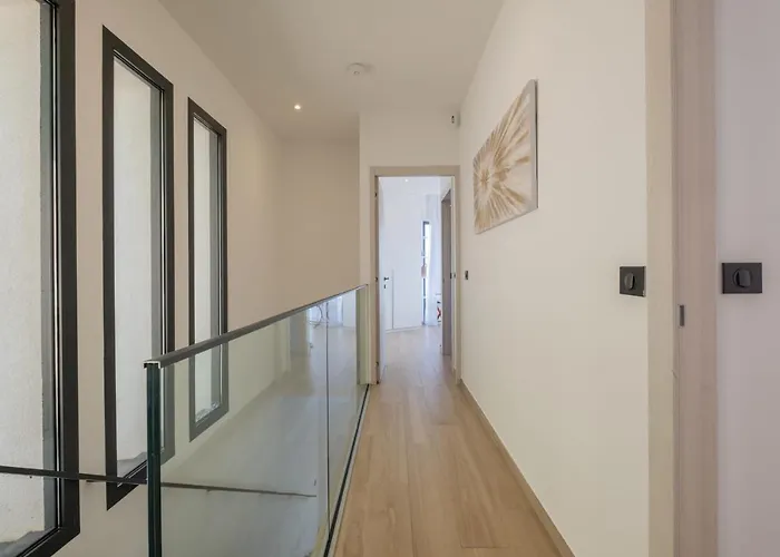 Architect-designed House Heated Pool And Sea View * 망들리유 라 나플