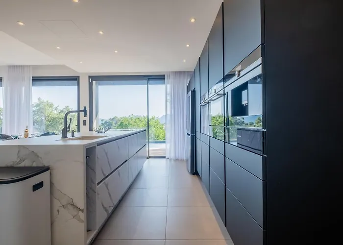 Architect-designed House Heated Pool And Sea View * 망들리유 라 나플