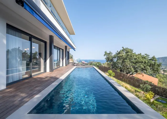 Architect-designed House Heated Pool And Sea View